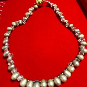 Elegant Pearl and Crystal Necklace
